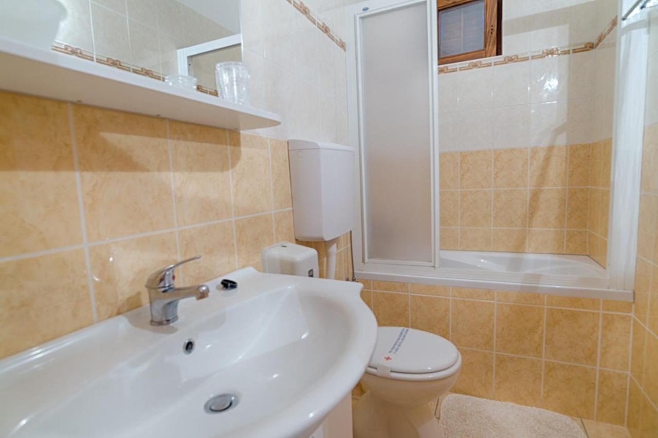 Arka Apartment Stara Novalja Exterior photo