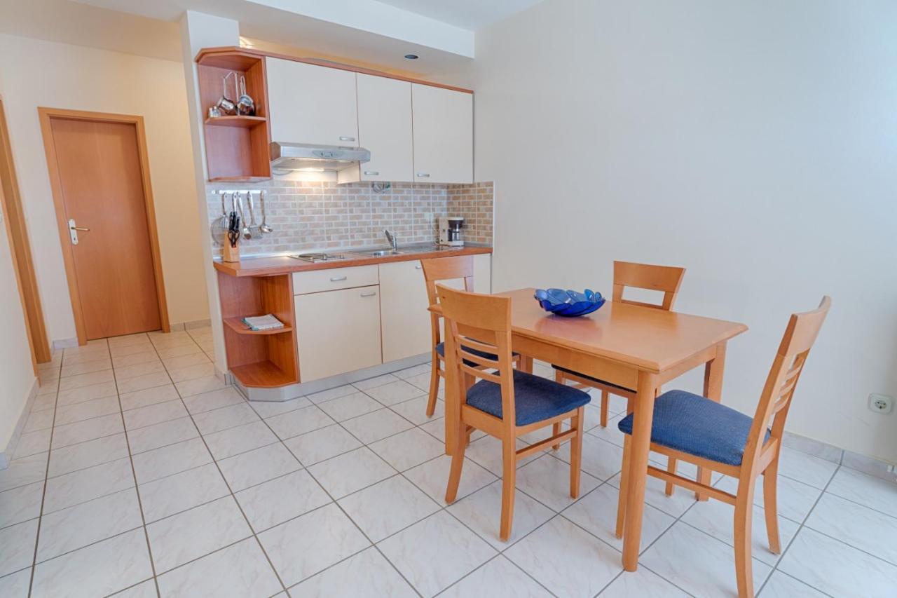 Arka Apartment Stara Novalja Exterior photo