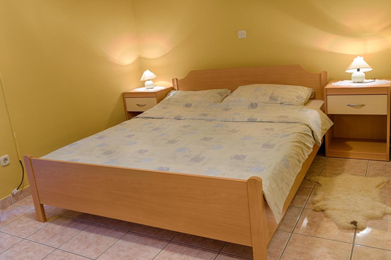Arka Apartment Stara Novalja Exterior photo