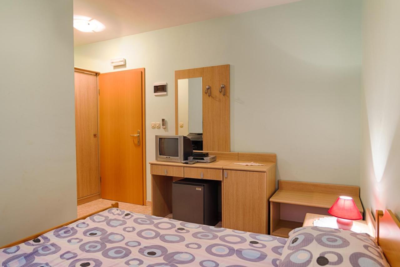 Arka Apartment Stara Novalja Exterior photo